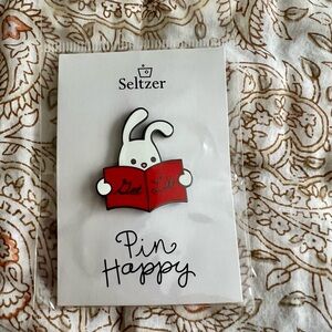 Get Lit! Super cute bunny pin 🐰📚♥️